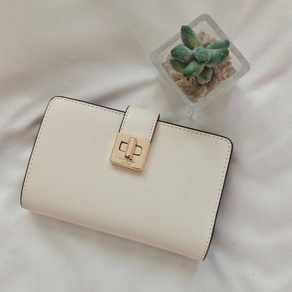 NWT Kate Spade Carey Phoebe Medium Wallet Meringue KF534  $199 - Picture 1 of 5